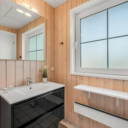 Holm - 700m To The Fjord By Interhome Feriehus *